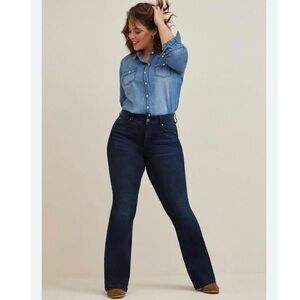 NWT Torrid Luxe Slim Boot Super Stretch Mid-Rise Jean in Rinse size 18 Regular